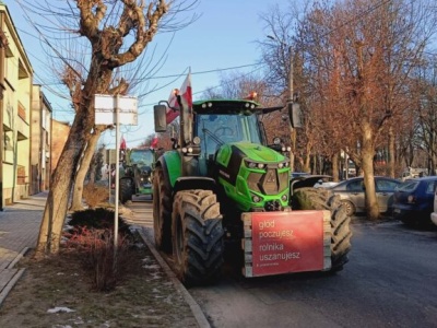 Protest rolników w Błaszkach. Wysypali kapustę i wylali gnojowicę
