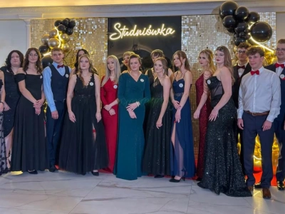 Uczniowie ZS CKR w Gołotczyźnie bawili się na studniówce