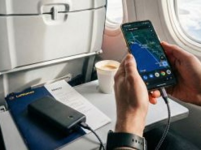 Zakaz korzystania z powerbanków w samolotach. Na liście 9 linii lotniczych
