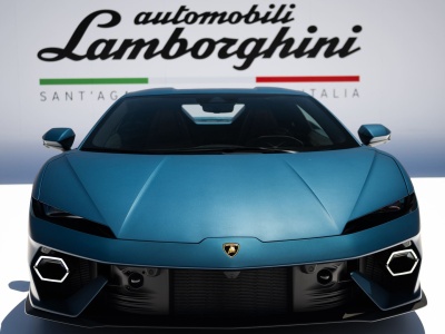 Lamborghini z historycznym rekordem. Ponad 10 tysięcy aut i pełna hybrydyzacja gamy