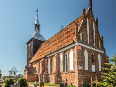 Zgłębiamy tajemnice ceglanego kościoła w Marynowach