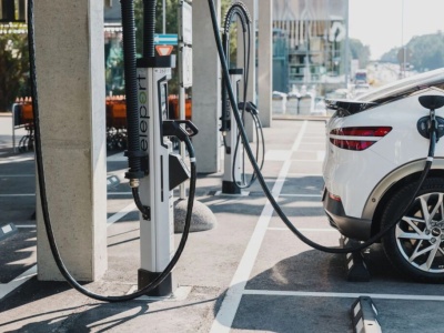 35 mln euro z EBI Eleport przeznaczy budowę sieci szybkiego ładowania w ramach „Electric Amber Road”