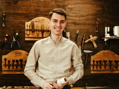 Patryk jest kaletnikiem. 