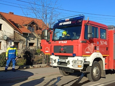 Ratowali zwierzęta z objętego pożarem budynku