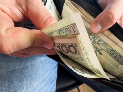 Dodatkowe 273 zł dla emerytów co miesiąc. Niewiele osób o tym wie