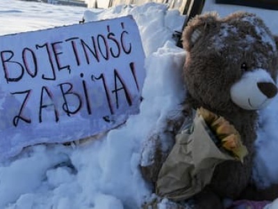 „Pewnie na wagarach”. Czterech policjantów stanie przed sądem ws. śmierci Natalki z Andrychowa