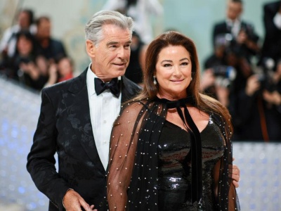 Historia miłości, która trwa mimo hejtu. Pierce Brosnan 30 lat temu oddał serce Keely Shaye Smith – i do dziś stoi u jej boku