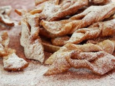 Tak faworki robiły nasze babcie i prababcie. To najbardziej klasyczny i najlepszy sposób