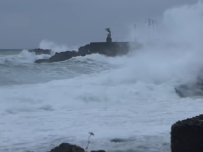 Ulewy, silny wiatr i sztorm na włoskich wyspach. Sardynia odwołuje promy, Sycylia zamyka szkoły