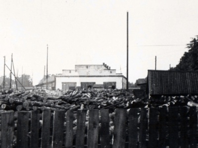 Ten płot odgradzał przedwojenny tartak od ulicy Polnej