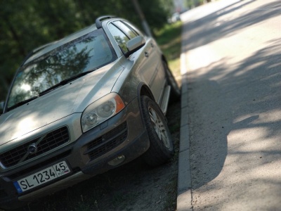 Tablice, których na radach nie widać. Niewielu potrafi rozpoznać, co jest z nimi nie tak.