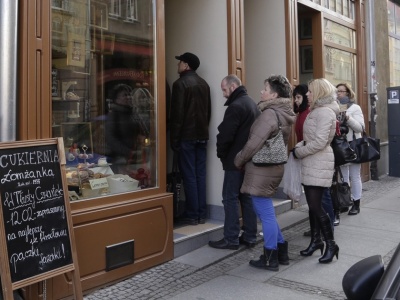 Jedna sztuka dostarcza nawet 600 kalorii! Polacy jedzą na umór i dziwią się, że tyją