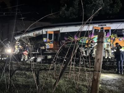 Co najmniej 15 osób zostało rannych po wykolejeniu pociągu podmiejskiego w pobliżu Barcelony