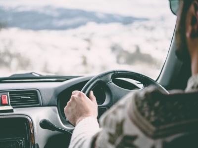 Podróż w góry autem – jak przygotować się na zimowe ferie?