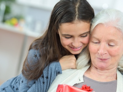 Dzisiaj Dzień Babci! Jaka jest historia tego święta? To cię zaskoczy