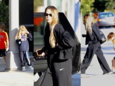 Anna Kurnikova w dresie odbiera gromadkę dzieci ze szkoły 5 tygodni po urodzeniu 4. pociechy (ZDJĘCIA)