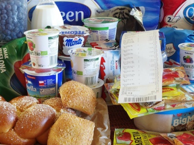 Miały być droższe, a są tańsze. Za te produkty płacimy mniej niż w 2024 roku. Na liście m.in. masło