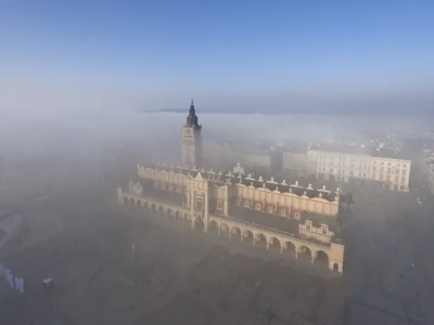 Kraków w smogu, ale na razie komunikacja miejska nie jest darmowa