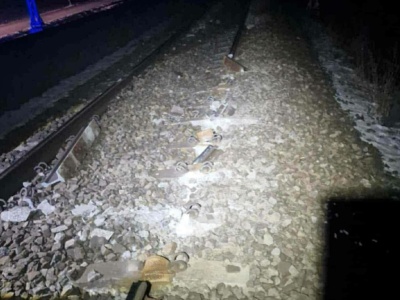 Policja ujawnia, dlaczego wykoleił się pociąg pod Krakowem