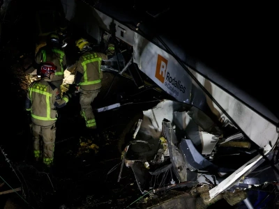 Kolejna katastrofa kolejowa w Hiszpanii. Pociąg nadjeżdżał, gdy zawalił się mur