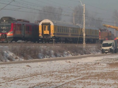 Spore utrudnienia na kluczowej trasie PKP. Wszystko przez wykolejenie. Opóźnienia i objazdy