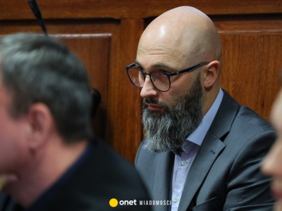 Ruszył proces ks. Michała Olszewskiego. Protesty przed budynkiem sądu