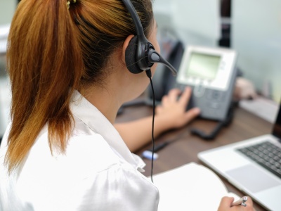 Pracownicy obsługi klienta mierzą się z falą hejtu. Wielu z nich odchodzi z pracy