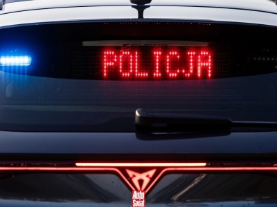 Policja ma dziwne nieoznakowane radiowozy. To chińskie auta? Znasz ten model od lat