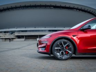 Tesla już nie jest elektrycznym numerem 1 w Europie. Straciła, a europejskie marki zyskały