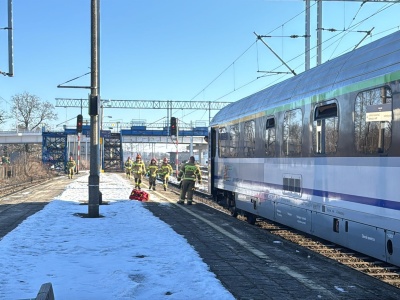 Akcja ratunkowa na dworcu. Pociąg relacji Bielsko-Biała - Gdynia z opóźnieniem