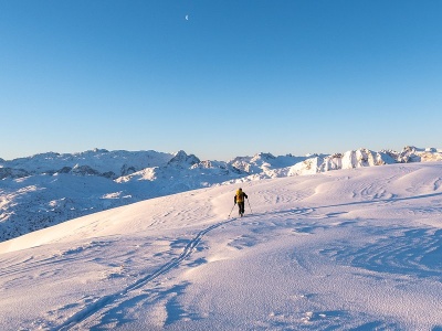Turystyka górska w zimowym wydaniu. Czym jest skitouring i o czym musisz wiedzieć przed pierwszą wyprawą?