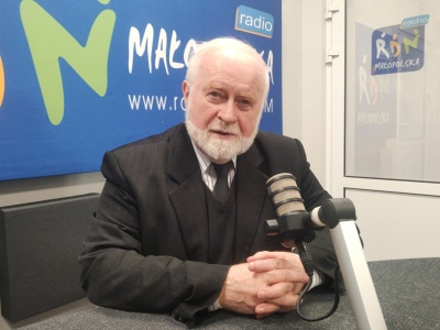 ’Zamiast zakazów lepsza jest edukacja młodzieży’ – prof. Wiatr negatywnie o ograniczaniu dostępu młodych do mediów społecznościowych