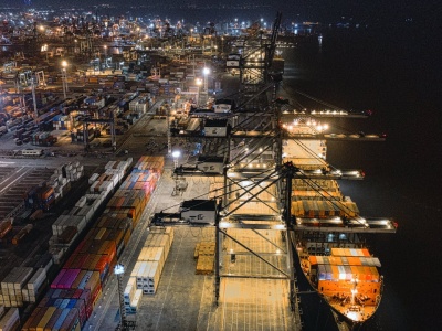 48% wspieranych eksporterów planuje rozwój swojej działalności w UE, 58,1% poza UE