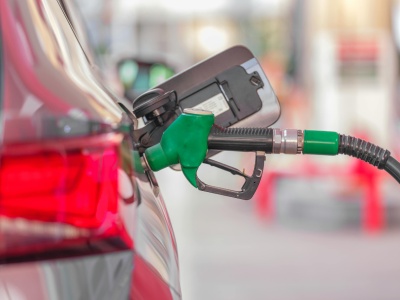 Chyba każdy z nas narzeka na cenę paliwa. Nie pamiętamy jednak, że 20 lat temu narzekaliśmy na nią o wiele bardziej