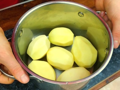 Ziemniaki będą gorące po ugotowaniu przez cały dzień. Restauracyjny trik