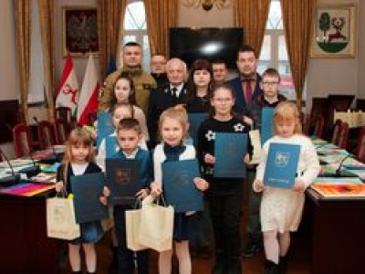 Wyrzysk: Młodzi artyści nagrodzeni w Strażackim Konkursie Plastycznym