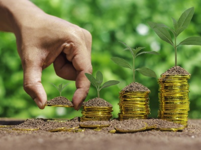 Finansowe postanowienia noworoczne. Polacy chcą oszczędzać, ale inwestowanie budzi niepokój