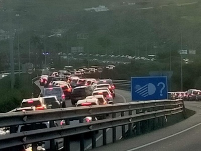 Pięć aut w karambolu na GC-3. Kierowca z urazem kręgosłupa