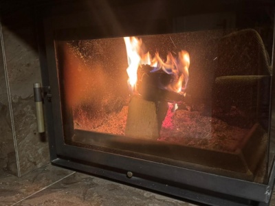 Koniec palenia drewnem? Sprawdziliśmy, co naprawdę mówią przepisy