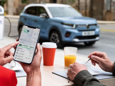 W Europie hybrydy plug-in dominują. Rynek EV przekroczył 20 mln, ale USA hamują