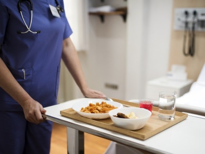 ​Chorzy i głodni. Mniej pieniędzy na żywienie pacjentów w szpitalach