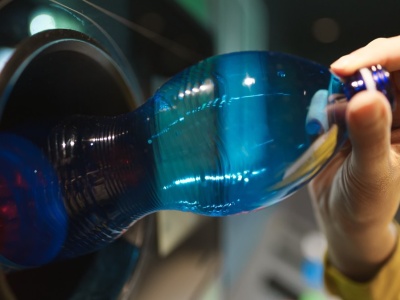 Podnoszą opłaty za śmieci, powodem system kaucyjny. Resort klimatu tłumaczy