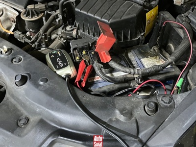 Czy da się łatwo sprawdzić stan akumulatora? Możesz zrobić ten szybki test