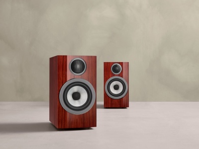 Bowers & Wilkins 707 Prestige Edition. Małe dzieło sztuki w wykończeniu Santos Gloss