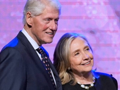 Czarne chmury nad Clintonami. Grozi im rok więzienia