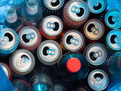 Kurier weźmie puszki i butelki z kaucją. Nie trzeba jechać do sklepu