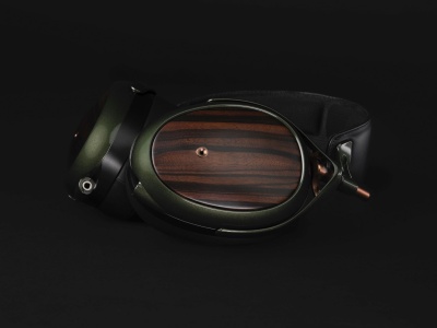 Meze Audio Strada. Rumuński rzemieślnik idzie w miasto. Heban i zieleń w wersji mobilnej