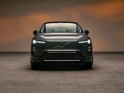 Volvo EX60 oficjalnie: 810 km zasięgu, 680 KM. XC60 nie znika z rynku