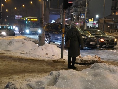 Kolizja na ul. Wilczyńskiego w Olsztynie. 37-latka ukarana wysokim mandatem
