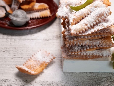 Włosi robią faworki z zaledwie 2 składników. Smakują obłędnie